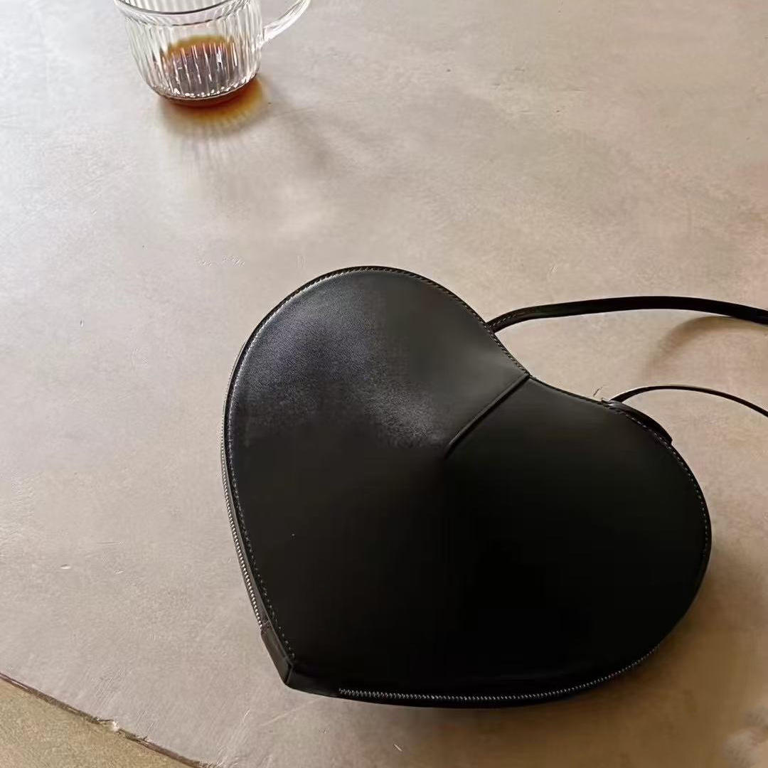 factory custom logo best-selling heart bags, leather gifts, heart-shaped crossbody bags, clutches, women's shoulder bags
